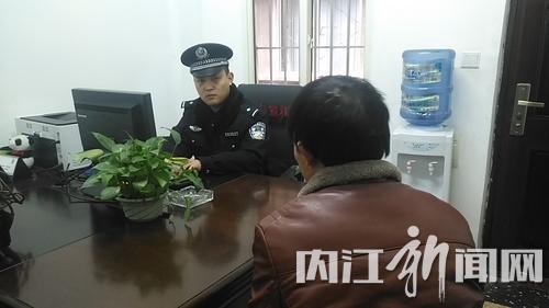 拒改门前灶面&nbsp;内江店老板抓扯执法人员受训诫(图1)