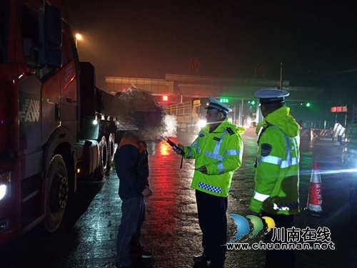 泸州：高速小黄人重拳出击&nbsp;查处违法行为29起(图4)