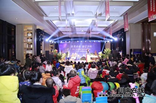 童幻泸州&nbsp;白雪公主驾到绿地城让孩子们乐开花(图1)