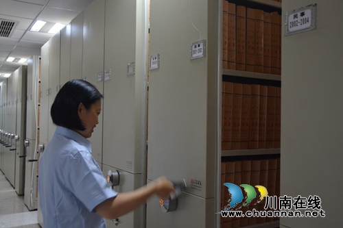 纸质转型电子&nbsp;江阳区法院档案实现电子化管理(图1)