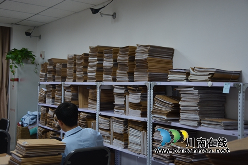 纸质转型电子&nbsp;江阳区法院档案实现电子化管理(图2)