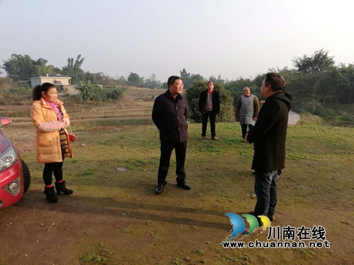 泸县太伏镇党委书记督查脱贫攻坚迎检工作(图2)