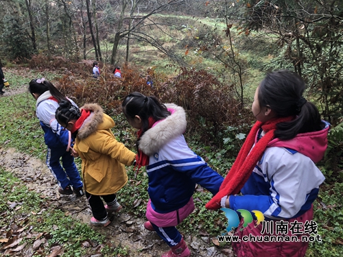 叙永麻城：城乡孩子同牵手&nbsp;爱心相伴共成长(图3)