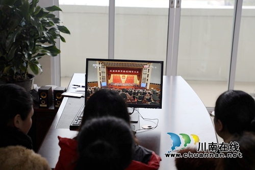 叙永职高组织收看庆祝改革开放40周年大会(图2)