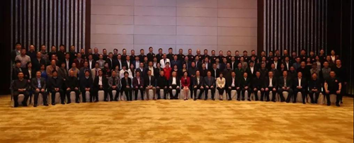 酒业大咖齐聚椰城选会长，这个泸州人“火”了(图2)