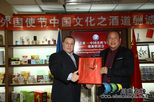 中国沈酒与外国使节“碰杯”,奉大国之礼(图5) 中国沈酒与外国使节“碰杯”,奉大国之礼(图5)