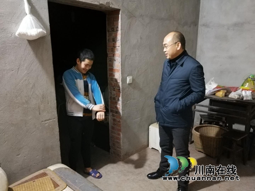 泸县立石镇开展“关爱留守学生、扶贫帮困”活动(图2) 泸县立石镇开展“关爱留守学生、扶贫帮困”活动(图2)
