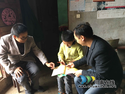 泸县立石镇开展“关爱留守学生、扶贫帮困”活动(图1) 泸县立石镇开展“关爱留守学生、扶贫帮困”活动(图1)