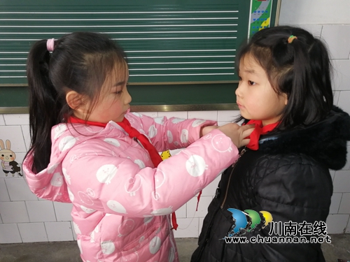 纳溪区逸夫实验小学开展“严肃规范红领巾等少先队标志标识”系列活动(图1) 纳溪区逸夫实验小学开展“严肃规范红领巾等少先队标志标识”系列活动(图1)