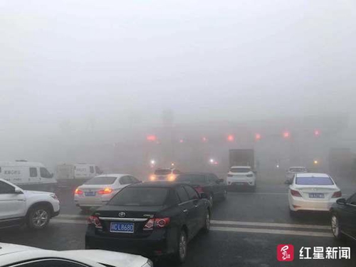 受大雾天气影响&nbsp;川南高速大面积关闭(图1)