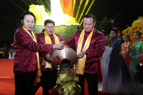 宜宾：五粮液第二十二届酒圣祭祀大典举行(图2)
