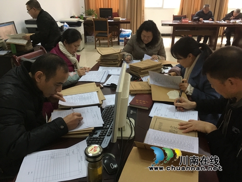 合江县档案局全员参与档案数字化验收抽检工作(图1)