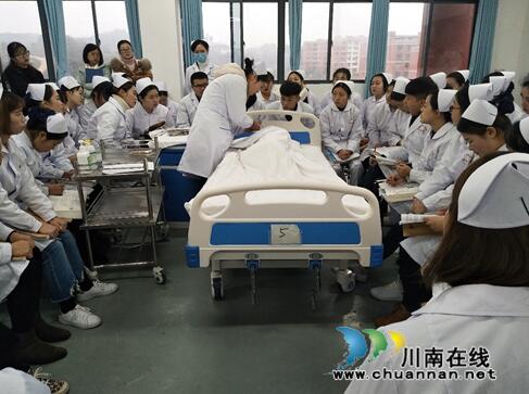 四川三河职业学院护理系开展教师公开课活动(图2)