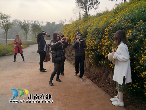 冬天里的春天!到金夫人婚纱摄影基地感受浪漫(图3) 冬天里的春天!到金夫人婚纱摄影基地感受浪漫(图3)