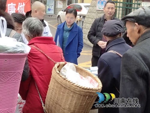 泸县海潮镇:艾滋病防治工作共同奋战在路上(图3) 泸县海潮镇:艾滋病防治工作共同奋战在路上(图3)