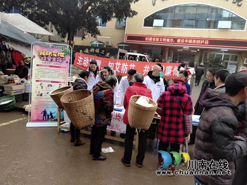 泸县海潮镇:艾滋病防治工作共同奋战在路上(图4) 泸县海潮镇:艾滋病防治工作共同奋战在路上(图4)