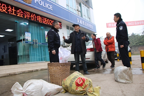 农户家禽被偷大爷还未报案&nbsp;盗贼已被民警抓获(图1)