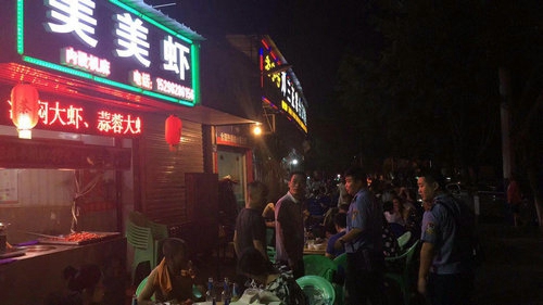 龙马潭区城管局集中开展夜市经营整治行动(图2)