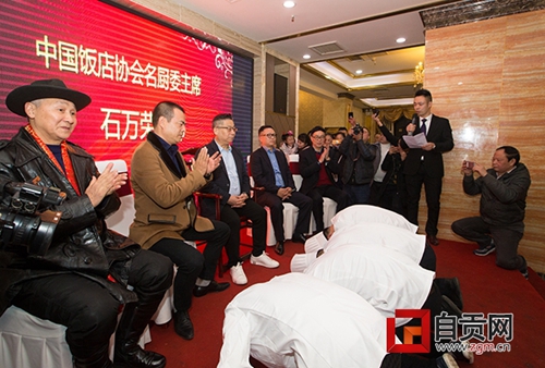 自贡盐帮菜青年厨师拜师京菜大师学艺(图1) 自贡盐帮菜青年厨师拜师京菜大师学艺(图1)