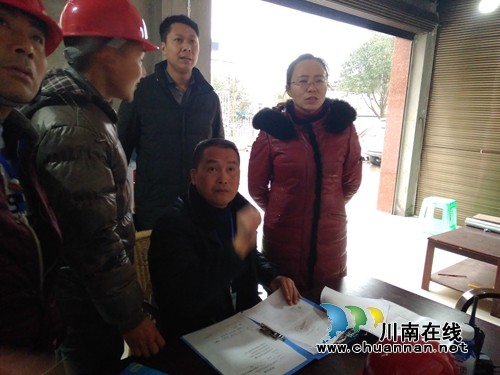 泸县潮河镇组织开展在建工程安全大检查(图1)