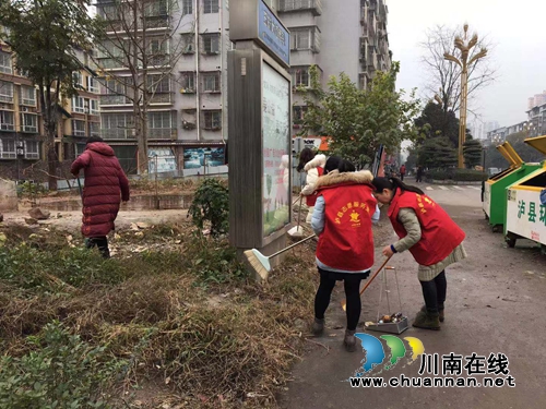 泸县城管执法局:清理卫生死角 开展环保大扫除(图2) 泸县城管执法局:清理卫生死角 开展环保大扫除(图2)