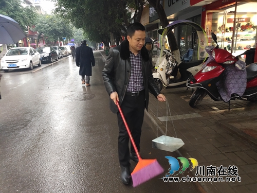 张福荣到泸县玉蟾街道督导创文工作(图1)