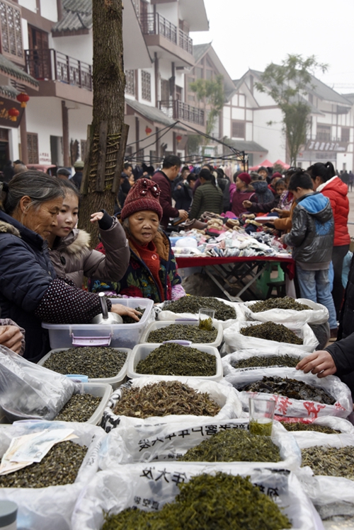 叙永江门古寨开街&nbsp;超市开到贫困户家门口(图2)