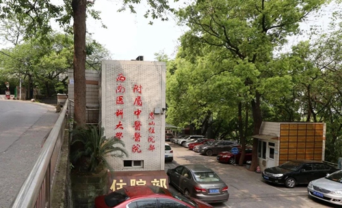 10年前她患上恶性肿瘤，20次化疗后一头乌发(图5)