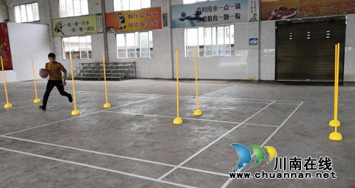 叙永县马岭镇中学开展2018年县级音体美及信息技术测试活动(图1)