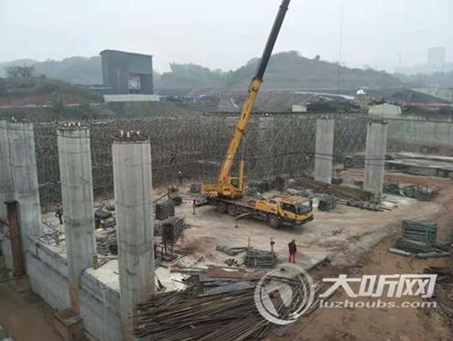 泸州长江六桥进入水下承台施工前期工作(图2) 泸州长江六桥进入水下承台施工前期工作(图2)