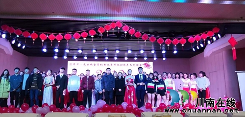 化学化工学院元旦晚会暨纪念改革开放40周年文艺演出圆满落幕(图1)