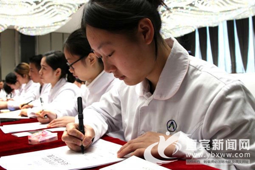 爱心涌动 宜宾上百人签署眼角膜捐献志愿书(图2) 爱心涌动 宜宾上百人签署眼角膜捐献志愿书(图2)