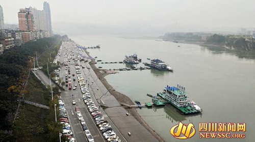 长江泸州段11艘餐饮船年内全部取缔(图1) 长江泸州段11艘餐饮船年内全部取缔(图1)