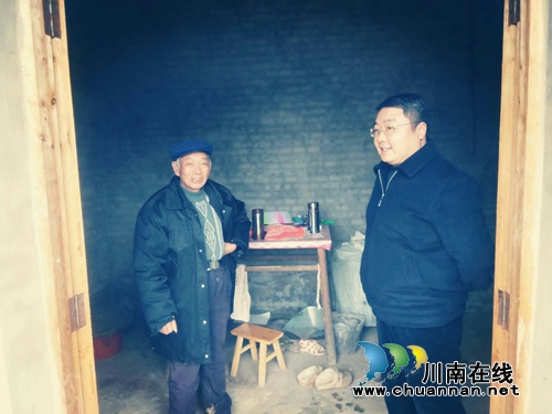 泸县太伏镇党委书记督导近期重点工作(图1)