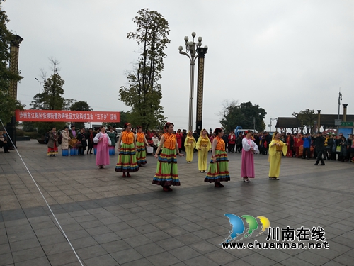 江阳区张坝街道沙坪社区党支部开展2019年文化卫生科技“三下乡”文艺演出(图2)