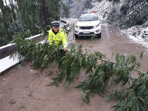 注意！宜宾下雪后&nbsp;多路段交通管制(图1)