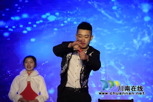 泸县建校举行2019年迎新年文艺晚会(图9)