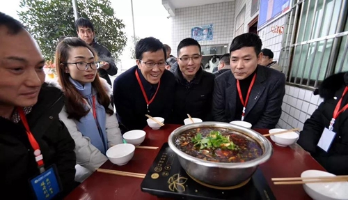 送温暖献爱心找童趣&nbsp;古蔺山村邀请您过腊八节(图1)