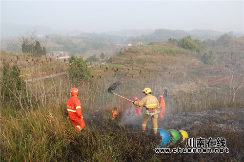 泸县综合应急救援大队五中队成功扑灭山火(图1)