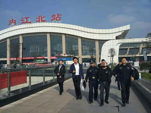 泸州龙马潭:首例举报人获万元悬赏金(图3) 泸州龙马潭:首例举报人获万元悬赏金(图3)