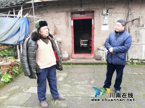 泸县太伏镇党委书记带队督查脱贫攻坚工作(图1)