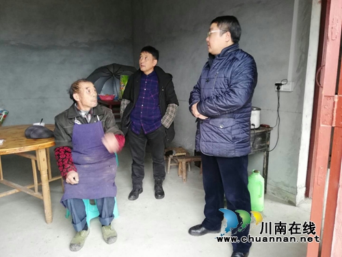 泸县太伏镇党委书记带队督查脱贫攻坚工作(图2)