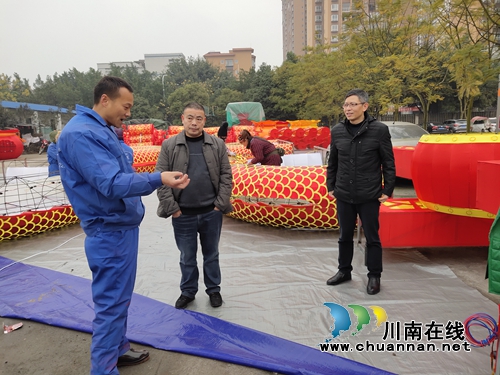 泸县城管执法局开展2019年春节氛围营造工作安全生产检查(图2)