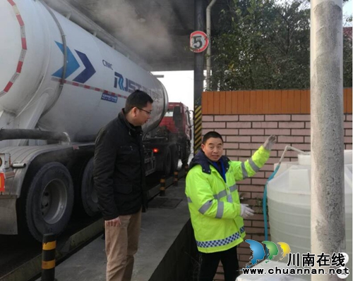 泸县立石镇对坚守在非洲猪瘟防控一线的工作人员开展慰问(图1)