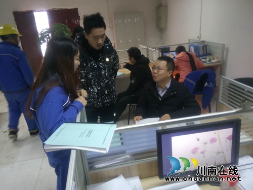 泸县百和镇开展企业安全检查工作(图2)