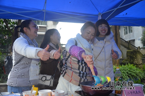 江阳区华阳街道瓦窑坝社区开展“风味瓦窑坝·邻里一家亲”元旦厨艺大比拼活动(图1)