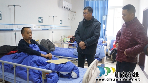 病魔无情人有情&nbsp;泸县立石镇领导看望身患重病困难群众(图1)