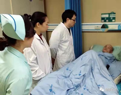 叙永滑坡援助：半小时集结&nbsp;医疗专家赶赴现场(图1)