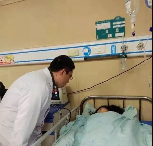 叙永滑坡援助：半小时集结&nbsp;医疗专家赶赴现场(图2)