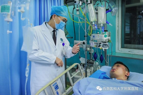 叙永滑坡援助：半小时集结&nbsp;医疗专家赶赴现场(图5)